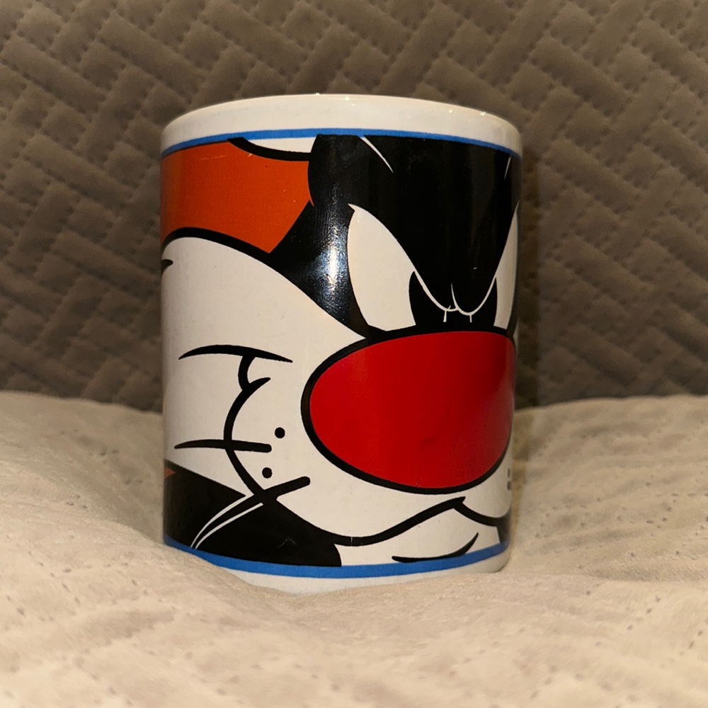 LOONEY TUNES Sylvester The Cat Gibson Coffee Mug, 2000